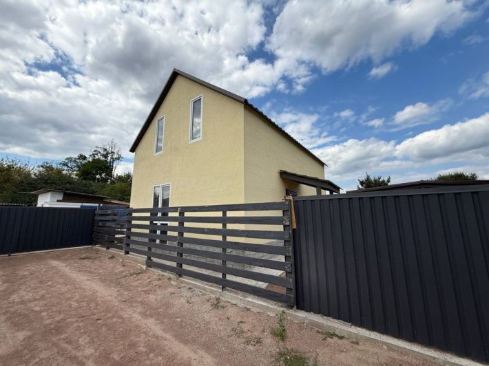 Будинок біля озера в Гостомелі - фото 1