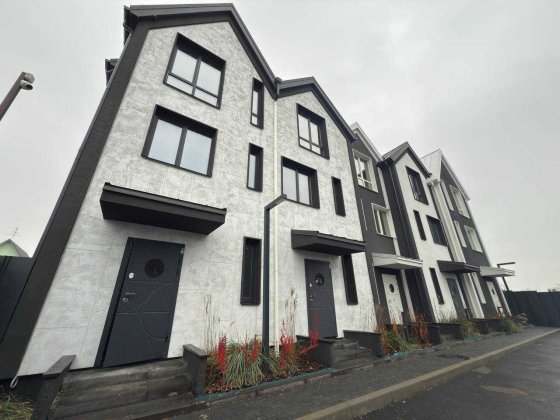 Продам таунхаус з виходом до озера Гостомель Гостомель