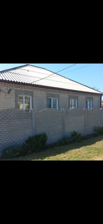 Продам будинок в місті Ізюм по Є-СЕРТИФІКАТУ .З Меблями. - фото 1