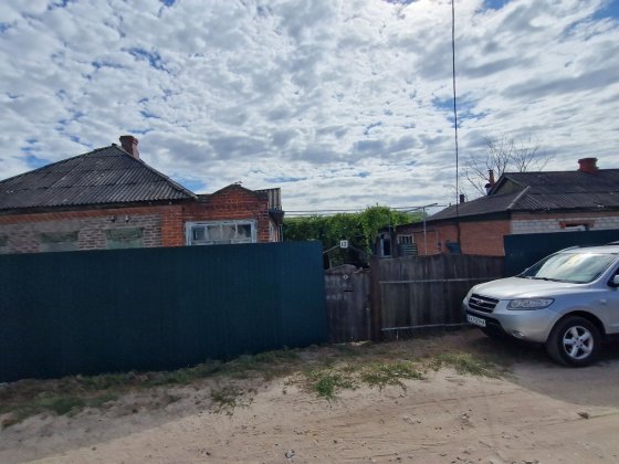 Продам  два одноповерхових будинка Изюм