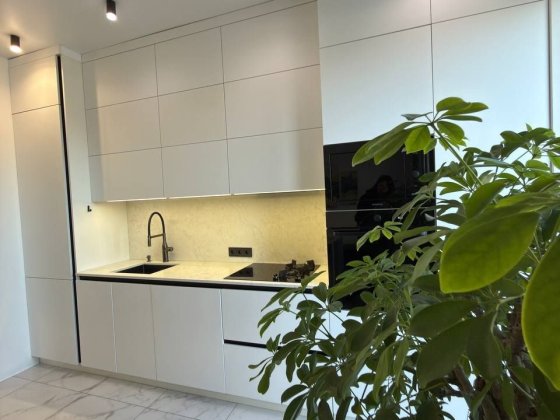 Будинок, де ранок починається з тиші біля озера…  Гостомель! Гостомель