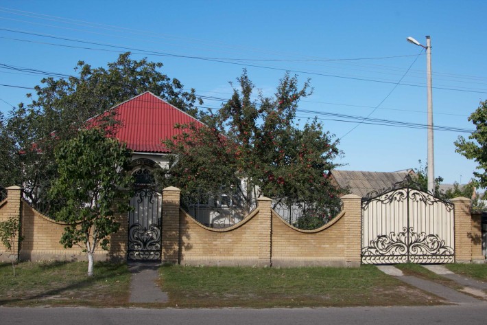 Продається житловий будинок із земельною ділянкою - фото 1