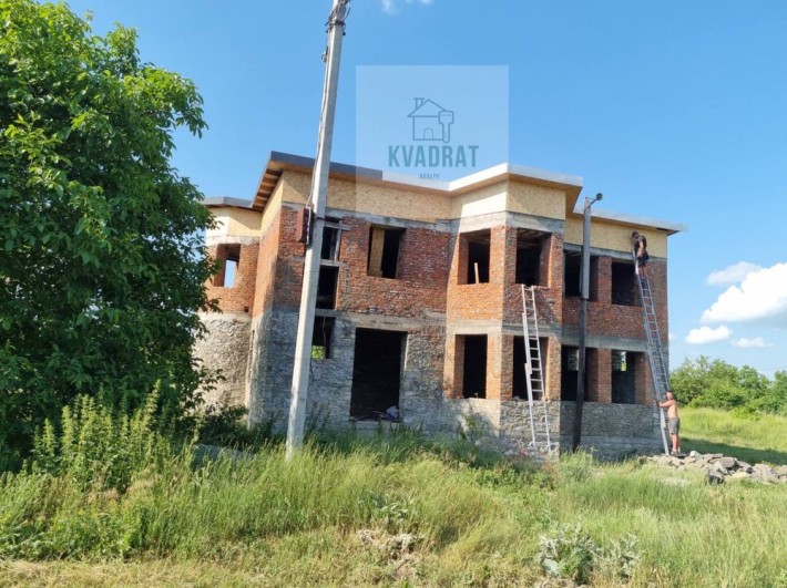 Продам компактний двоповерховий будинок у затишній локації - фото 1