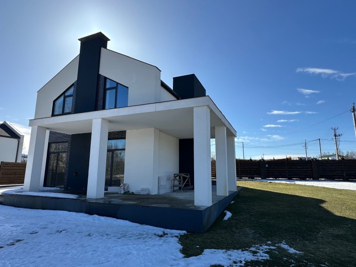 Будинок з 2 терасами та великою ділянкою - фото 1