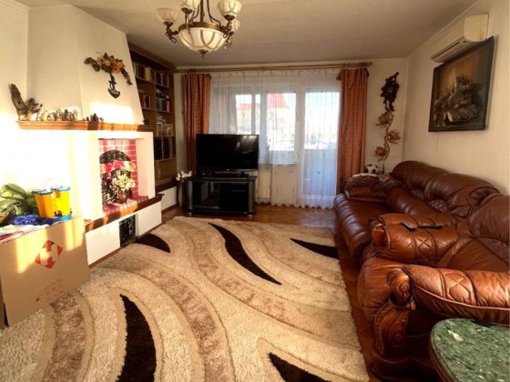 Продам будинок  три поверхи гараж  6 сотих Кам'янець-Подільський