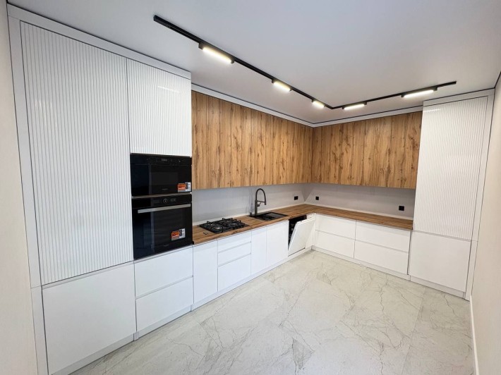 Котедж з ремонтом - фото 1