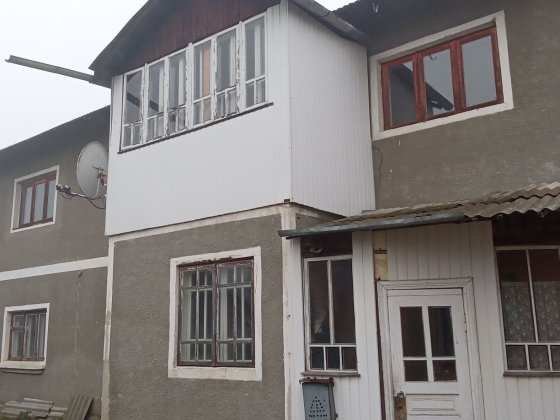 Продаж будинку на земельній ділянці вісім соток  пять кімнат кухн   я Коломия