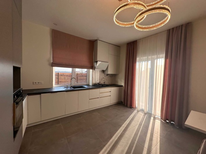 Стильрний таунхаус, новий ремонт, ніхто не жив - фото 1