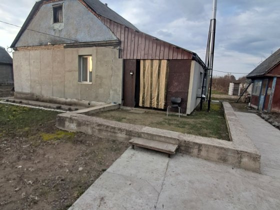 Продам 1/2 будинку Коростень