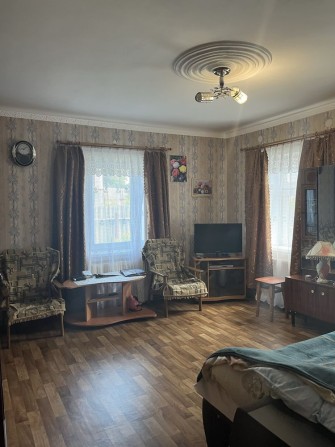 Пів будинку, район садочка Берізка - фото 1