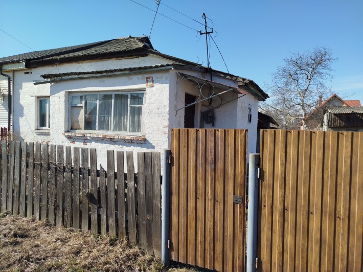 Частина будинку м. Малин, порядні сусіди, майже центр, фасадний вихід - фото 1