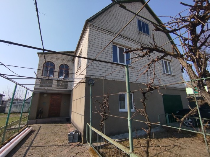 2-поверховий будинок, м.Малин, зручності,парилка, гаражі - фото 1