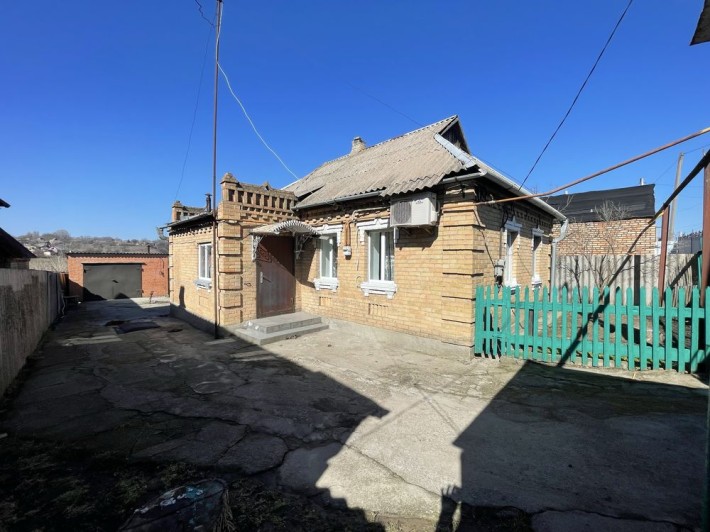 Продаж будинку з гаражем та земельною ділянкою! - фото 1