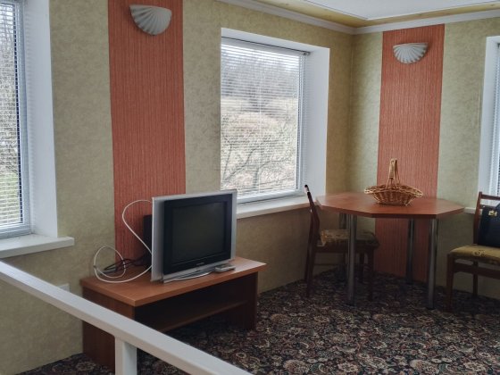 Продаю 3х этажный коттедж в живописном р-не возле г. Мерефа Мерефа