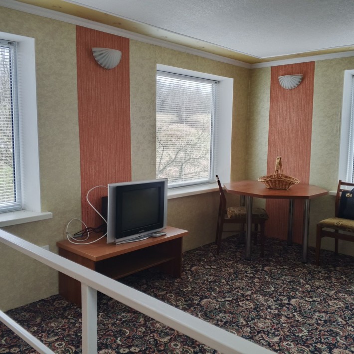 Продаю 3х этажный коттедж в живописном р-не возле г. Мерефа - фото 1