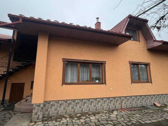 Будинок 185 кв м з ремонтом на 9 сот ділянці з виходом до річки Мукачеве