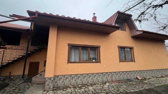 Будинок 185 кв м з ремонтом на 9 сот ділянці з виходом до річки - фото 1