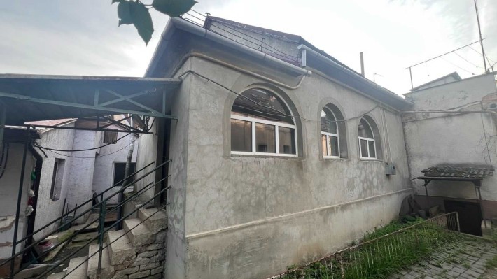 Напівособняк ЦЕНТР міста вул. Духновича 85 кв м на 1,5 сот і гараж з підвалом - фото 1