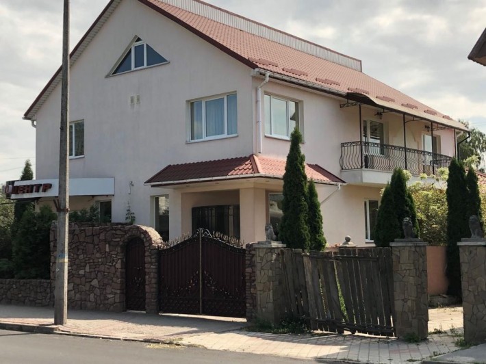 Продаж будинку в Звягелі (центр) — ідеально під житло або бізнес! - фото 1