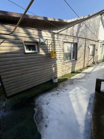 Продам частину будинку з новим ремонтом (2024р) — м. Звягель - фото 1