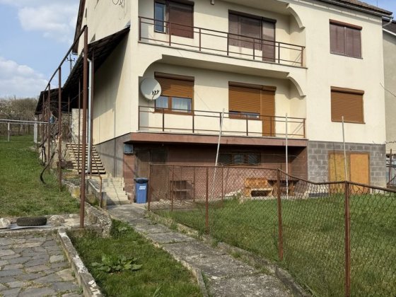 Продається будинок в елітному районі , 22 сот землі Мукачево