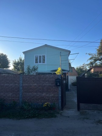 Будинок у Фастові з ремонтом,  банею, гаражем та ділянкою - фото 1