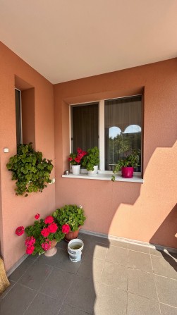 Просторий будинок в престижному районі міста! - фото 1