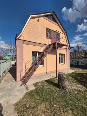 Продаж охайногобудинку з мансардним рівнем та впорядкованою територією - фото 1