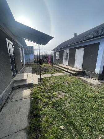 Продам будинок зі зручностями у будинку опаленням та заведеною водою - фото 1