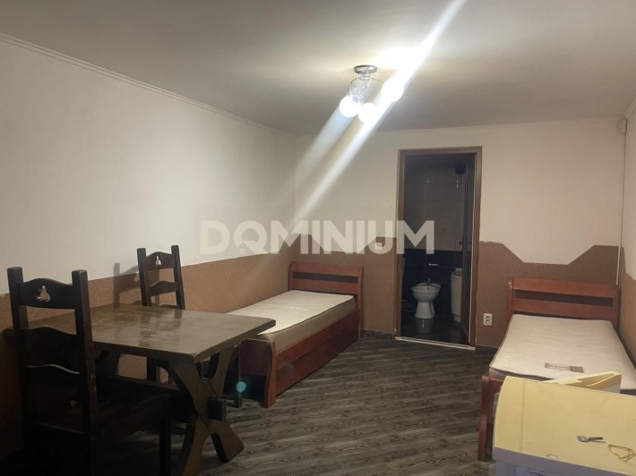Продається будинок з гаражем в центрі міста Хуст - фото 1