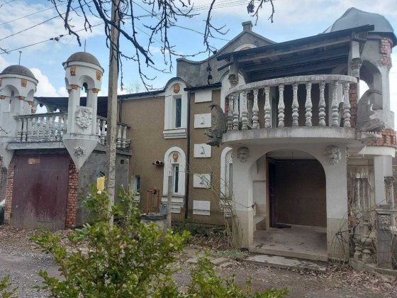 Продаж незвичайного будинка в стилі Барокко Хмельницький