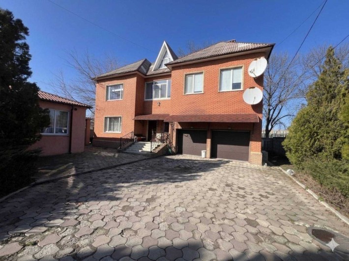 Дом для семьи в центре - фото 1