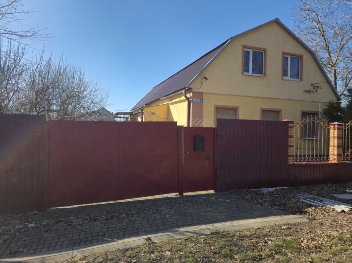 Продам будинок у м. Чугуїв з ремонтом та ділянкою 10 соток - фото 1