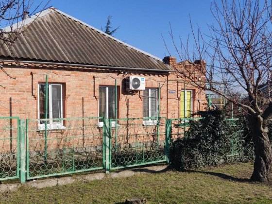 приватний будинок з приватизованою землею з автомайстернею Нікополь