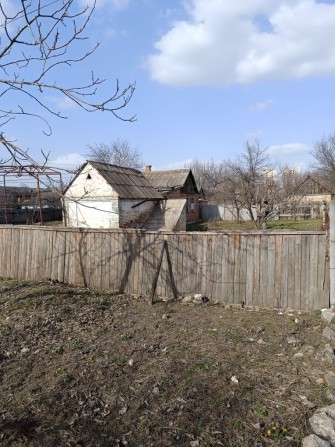 Продам дом с участком в г. Никополь - фото 1