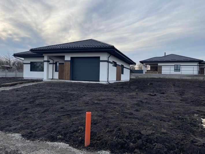 Будинок з великою ділянкою. Побудований з якісних матеріалів 31976 - фото 1