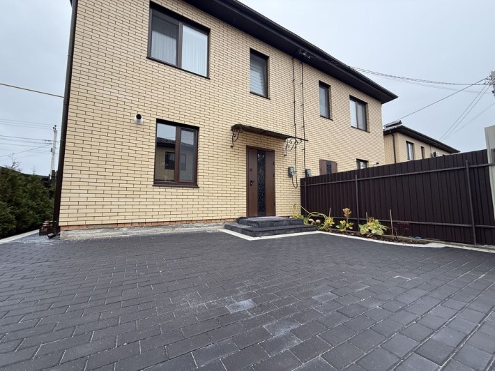 Квадродуплекс у передмісті Агрономічне - фото 1