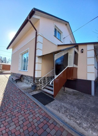 Продаж будинку в Лезневе з доглянутою ділянкою, має житловий стан. - фото 1