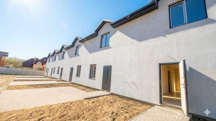 Таунхаус 95м² біля лісу: 3 кімнати, ділянка 1.5 сотки, 0% комісії! - фото 1