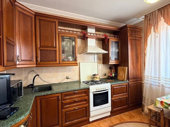 Чудовий будинок є вихід до річки та парку. Мін. оформлення! 43163 Хмельницький