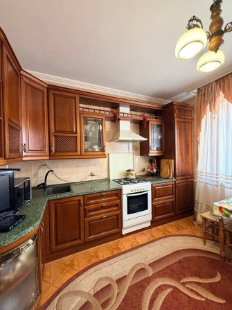 Чудовий будинок є вихід до річки та парку. Мін. оформлення! 43163 - фото 1