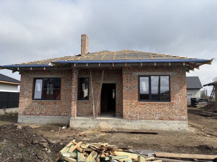 Сучасний будинок у селі Боратин. - фото 1