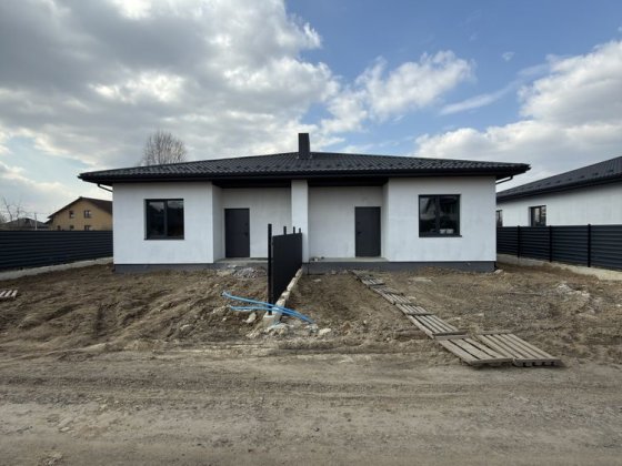 Дуплекс 75 м2 в Боратині. Діляка 2,8соток  чистова стяжка Готовий до ремонту! Боратин