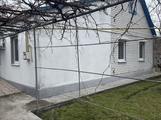 Дом в Орловщине возле реки Орлівщина