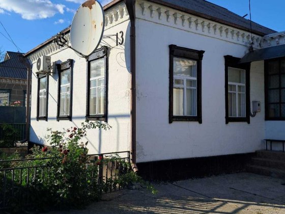 Продам добротный, ухоженный, со всеми удобствами 5-комнатный дом.Гараж Підгородне