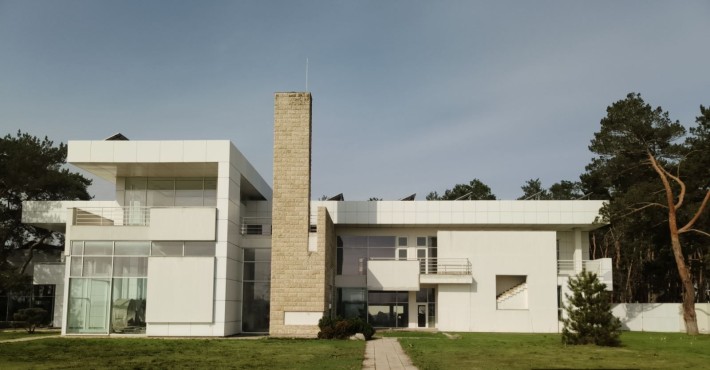 Продам современный дом, свой берег реки, сосновый лес, Новоселовка - фото 1