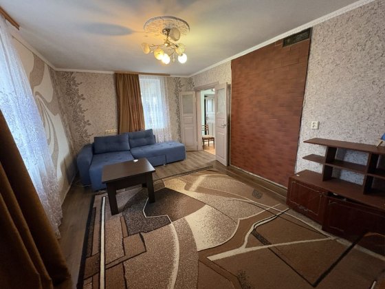 Продам частину будинку в с.Левків з хорошою ділянкою