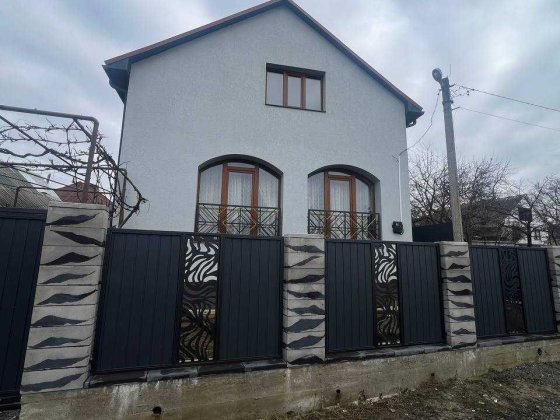 Готовий з ремонтом дім в неймовірно гарній локаціі по привабливій ціні Чинадійово