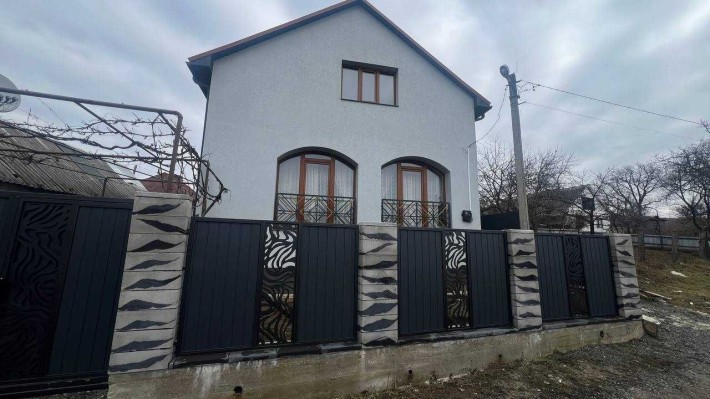 Готовий з ремонтом дім в неймовірно гарній локаціі по привабливій ціні - фото 1