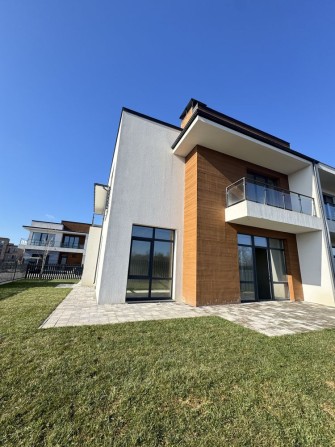 Зданий крайній таунхаус з гаражем біля Veles Mall - фото 1